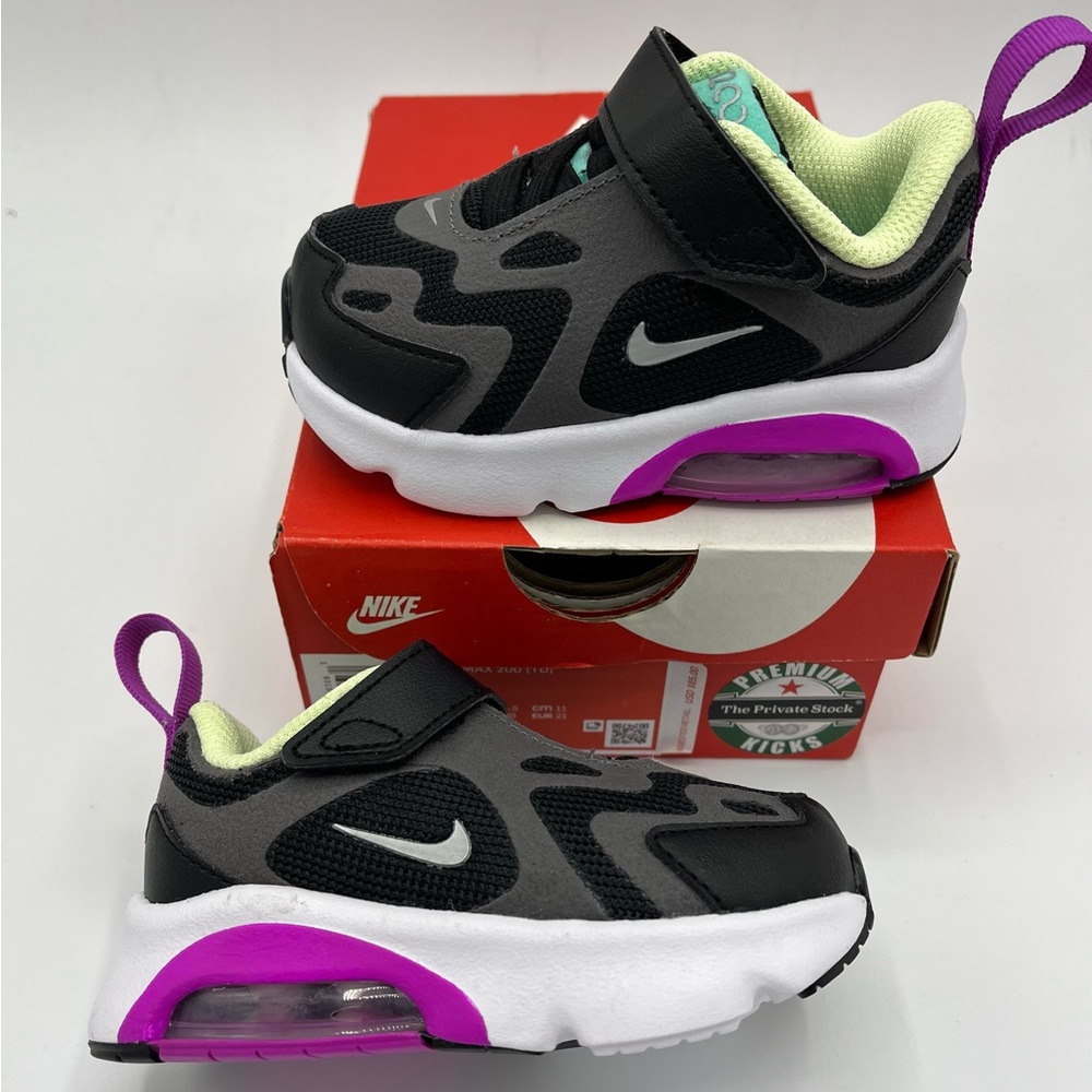Nike Air Max 200
Size 5c Toddler
Brand New/Never Worn
Black/Grey/Pink - Picture 3 of 6